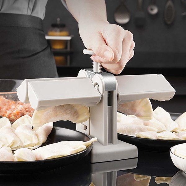 Automatic dumplings maker